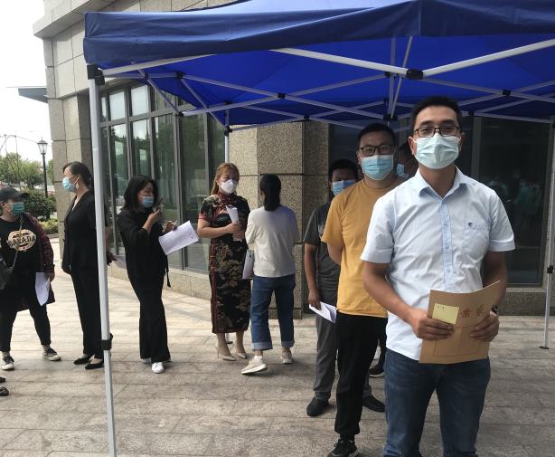擼起袖子積極獻血，用愛心傳遞溫暖