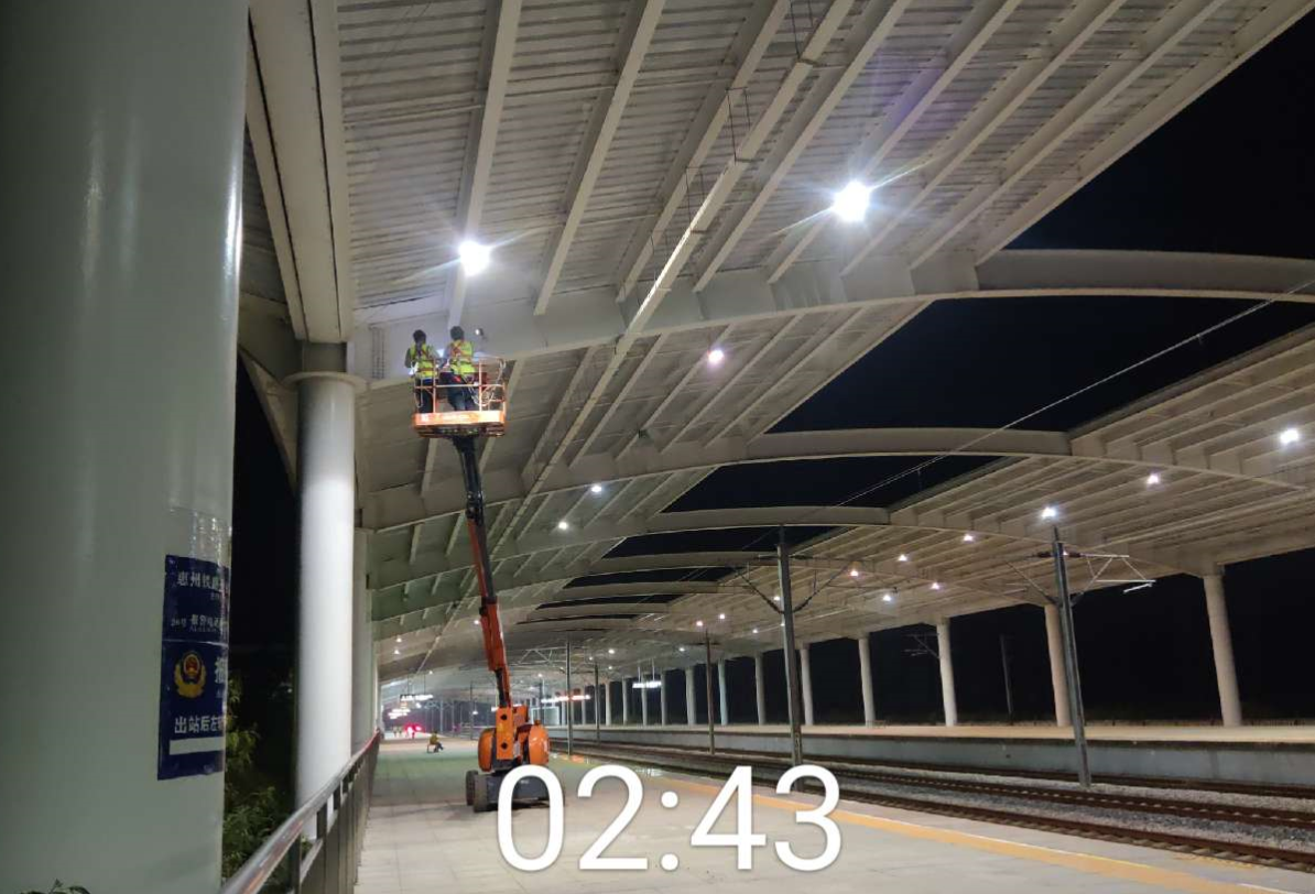 高鐵檢測團(tuán)隊(duì)詮釋檢測的高鐵精神