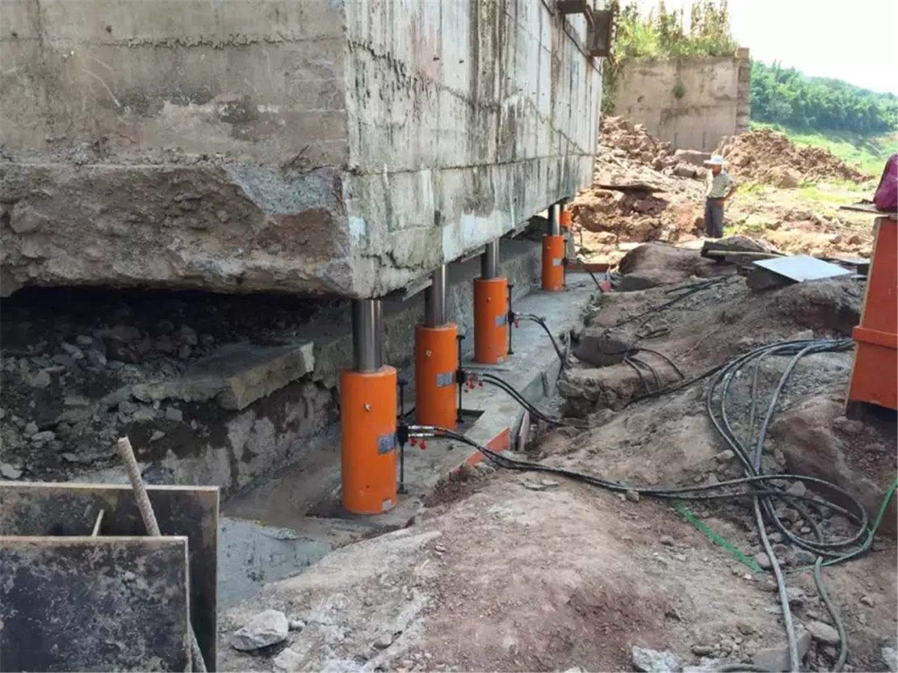 建筑物糾偏平移原理方法