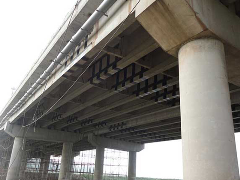 橋梁粘貼碳纖維加固